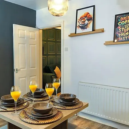 A Cosy, Elegant 3 Bed Suite Leeds  Exterior photo