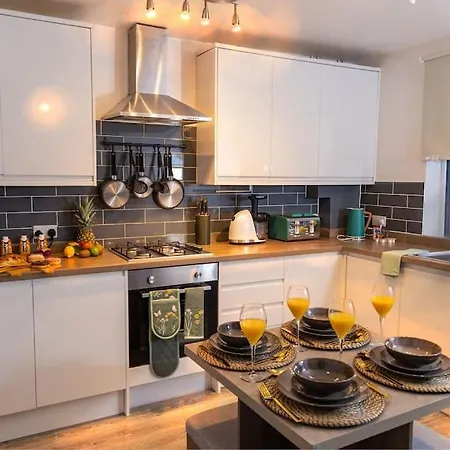 A Cosy, Elegant 3 Bed Suite Leeds  Exterior photo