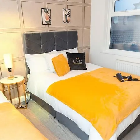 A Cosy, Elegant 3 Bed Suite Leeds  Exterior photo