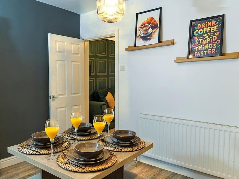 A Cosy, Elegant 3 Bed * Leeds (West Yorkshire)
